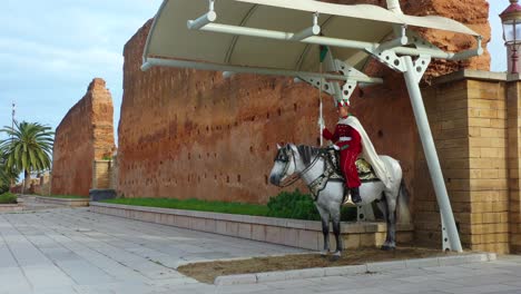 Tourists-Walk-Into-An-Ancient-City-In-Morocco-Guarded-By-Traditional-Moroccan-Horsemen-1