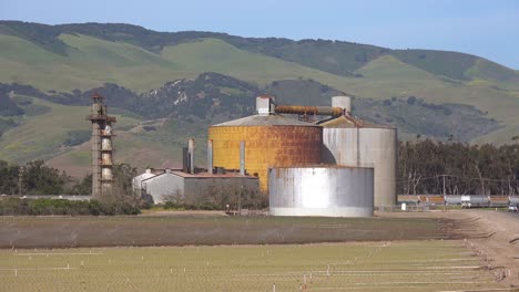 Establishing-Shot-Of-Large-Grain-Silo-In-Central-California-Near-Santa-Maria