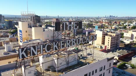 Antena-De-La-Azotea-Del-Hotel-Knickerbocker-Firmar-En-El-Centro-De-Hollywood,-California-2