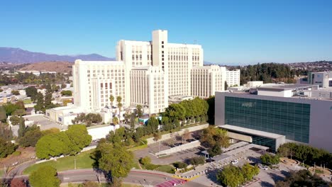 Steigende-Antenne-Einrichtung-Des-Los-Angeles-County-USC-Medical-Center-Hospital-Health-Complex-In-Der-Nähe-Der-Innenstadt-Von-La