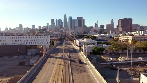 Luftaufnahme-Der-Innenstadt-Von-Los-Angeles-Von-Der-La-River-Bridge-Und-Dem-Union-Station-Bereich