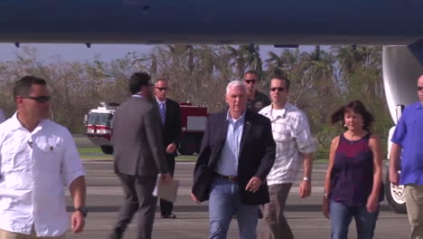 Vizepräsident-Mike-Pence-Besucht-Puerto-Rico-Nach-Der-Hurrikan-Maria-Katastrophe
