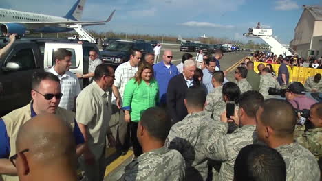 Vizepräsident-Mike-Pence-Besucht-Puerto-Rico-Nach-Der-Hurrikan-Maria-Katastrophe-1