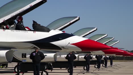 Thunderbirds-Precision-Air-Team-Kampfjet-Bodenshow-1