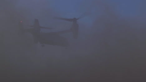 Un-Avión-águila-Pescadora-V22-Se-Eleva-En-Una-Nube-De-Polvo-Desde-El-Campo-De-Batalla-En-Afganistán