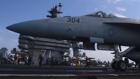 Navy-Jets-Starten-Von-Einem-US-Flugzeugträger-1