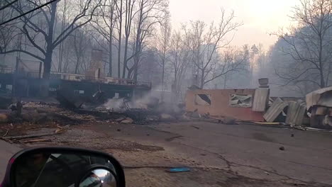 Vista-A-Nivel-Del-Suelo-Del-área-Urbana-Destruida-Por-Incendios-Forestales-Cerca-De-Gatlinburg,-Tennessee,-En-Noviembre-De-2016