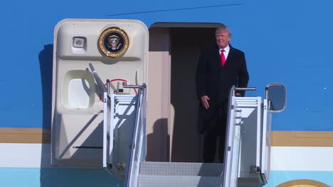 Donald-Trump-Is-Met-With-Cheers-As-He-Gets-Off-Air-Force-One-At-The-Pennsylvania-Air-National-Guards-171St-Air-Refueling-Wing