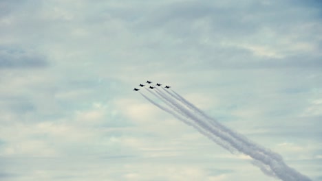 A-Group-Of-Six-F16S-Do-A-Fly-Over-For-Super-Bowl-Liii-2019