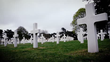 Lápidas-En-El-Cementerio-Militar-Americano-De-Francia-Para-La-75a-Conmemoración-Del-Día-2019