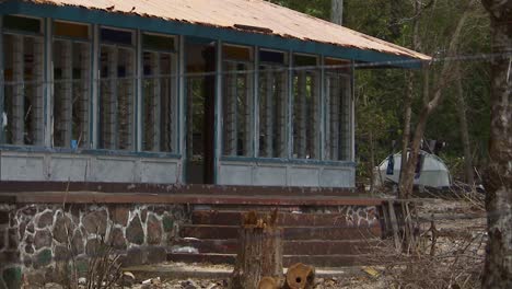 Houses-And-Cars-Ruined-In-the-Aftermath-Of-the-2009-Tsunami-that-Hit-the-American-Samoas