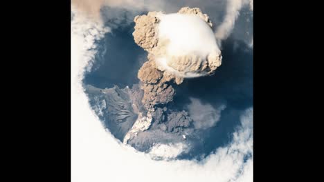 2009-Footage-Shot-From-the-Iss-Shows-the-Eruption-Of-Sarychev-Peak