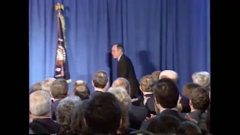 President-George-H-W-Bush-Takes-the-Stage-To-Deliver-His-Farewell-Speech-To-the-Cia-January-8-1993