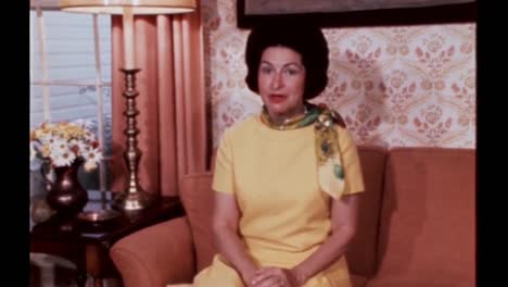 Claudia-Lady-Bird-Johnson-Habla-Sobre-El-Drama-Político-En-La-Guarida-De-Ella-Y-La-Casa-De-La-Familia-Lyndon-B-Johnson-Junio-De-1968