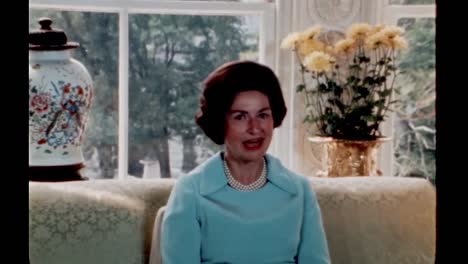 Claudia-Lady-Bird-Johnson-Takes-You-Inside-the-White-House-Living-Quarters-1960S