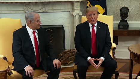 Präsident-Trump-Und-Der-Israelische-Premierminister-Benjamin-Netanjahu-Sprechen-Im-Oval-Office-März-2019-Vor-Der-Presse