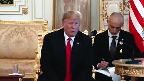 Präsident-Trump-Spricht-über-Die-Beziehungen-Zwischen-Japan-Und-Amerika-Zum-Iran-Pressekonferenz-Mit-Dem-Japanischen-Premierminister-Shinzo-Abe-2019