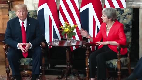Präsident-Trump-Und-Theresa-Können-Der-Presse-Erzählen,-Worüber-Sie-Bei-Ihrem-Bilateralen-Treffen-2018-Gesprochen-Haben