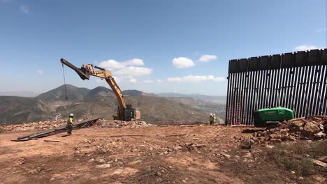 Timelapse-Of-Us-Army-Corp-Of-Engineers-Contractor-Installs-Section-Of-Border-Barrier-Wall-Or-Border-Fence-Near-San-Diego-Ca