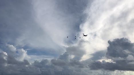 Paratroopers-From-the-Us-Armys-Airborne-Brigade-Jump-From-Planes-Demonstrating-A-Joint-Forcible-Entry-Operation-Guam-3