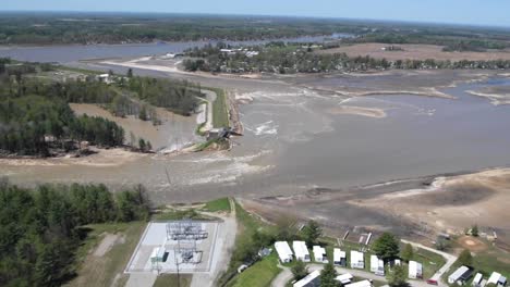 Flooding-Along-the-Tittabawassee-River-Resulting-From-the-Breach-Of-Edenville-And-Sanford-Dams-At-Midland-Michigan-4