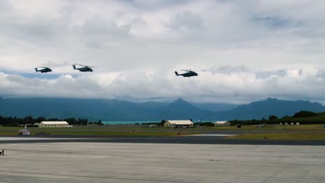Marineflugzeuggruppe-24-Führt-Militärisches-Training-Mit-Superhengst--Und-Gifthubschraubern-Und-Fischadlerflugzeugen-Hawaii-2-Durch