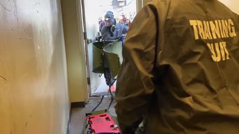 413-Chemical-Company-(Decontamination)-Soldiers-Train-To-Help-Civilian-Authorities-During-Disaster-Response-New-York-City-2