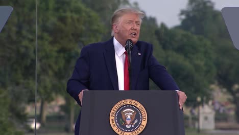 US-Präsident-Donald-Trump-Spricht-Während-Der-Feierlichkeiten-Zum-Unabhängigkeitstag-Von-Amerika-Am-4.-Juli-In-DC-17