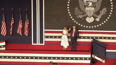 US-Präsident-Donald-Trump-First-Lady-Melania-Trump-Feuerwerk-Am-4.-Juli-Feier-Am-Mt-Rushmore-SD