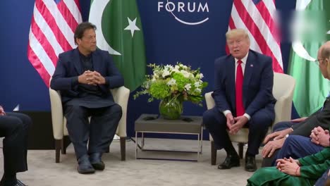 US-Präsident-Donald-Trump-Und-Der-Pakistanische-Premierminister-Imran-Khan-Während-Der-Pressekonferenz-Des-Weltwirtschaftsforums-3