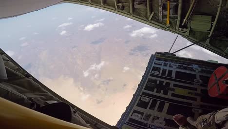 US-Air-Force-82nd-Erqs-Pararescuemen-Höhenflug-Niedrige-Öffnung-(Halo)-Sprungtraining-über-Ostafrika-4