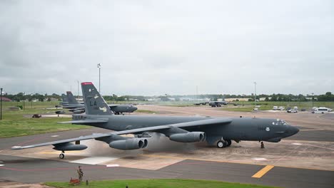 US-Air-Force-B52-Stratofortress-Des-2.-Bombenflügels-Bereitet-Sich-Auf-Den-Start-Vom-Luftwaffenstützpunkt-Barksdale-In-Louisiana-Vor