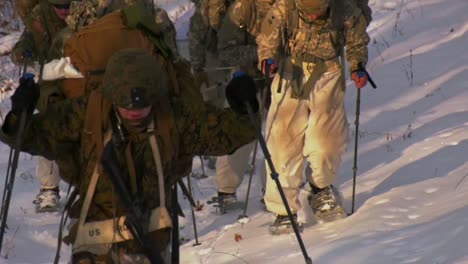 Us-Army-And-Marines-Use-Snowshoes-Ahkio-Sleds-And-Winter-Survival-Gear-Fort-Mccoy-Coldweather-Course-Wi-4
