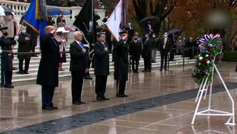 US-Präsident-Donald-Trump-Vizepräsident-Mike-Pence-Bei-Der-Einhaltung-Des-National-Veterans-Day-Washington-DC-1-Washing