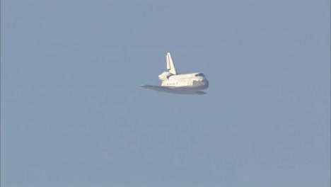 The-Space-Shuttle-Atlantis-Landing