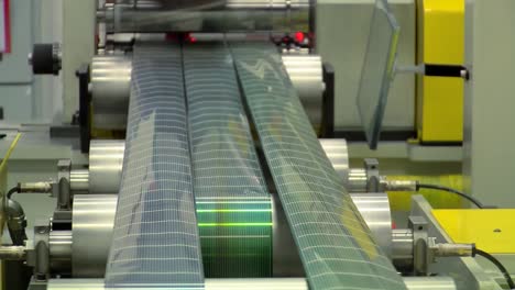 Solar-Panels-Are-Manufactured-In-A-Factory-3