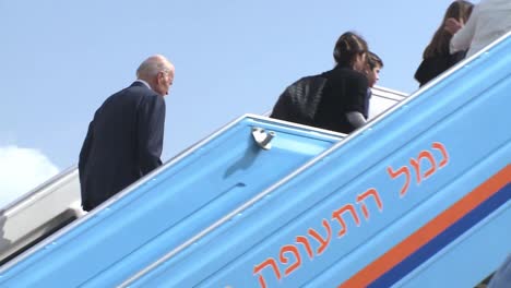 El-Vicepresidente-Estadounidense-Joe-Biden-Y-La-Segunda-Dama-Dr-Jill-Biden-Parten-Del-Aeropuerto-Internacional-Ben-Gurion-Isreal