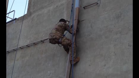 Wir-Und-Französische-Armeesoldaten-Lernen-Kampf--Und-Überlebensfähigkeiten-Französischer-Wüstenkommandokurs-Dschibuti-6