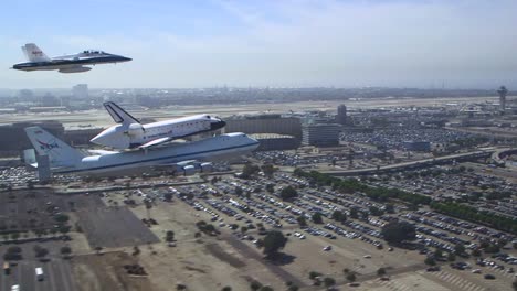 The-Space-Shuttle-Enterprise-Comes-In-For-A-Landing-At-Los-Angeles-Airport