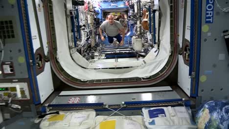 Life-On-Board-The-International-Space-Station-6