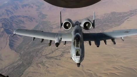 An-A10-Thunderbolt-Gets-Refueled-By-A-Kc-135-Stratotanker-2