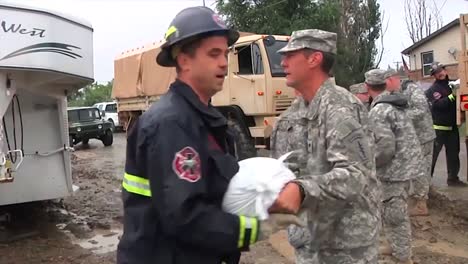 National-Guard-Workers-Pile-Sandbags-During-A-Severe-Storm-1