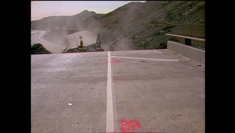 Footage-Of-The-1994-Northridge-Earthquake-Freeway-Collapses-6