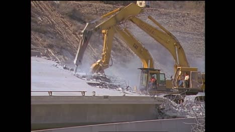 Footage-Of-The-1994-Northridge-Earthquake-Freeway-Collapses-8
