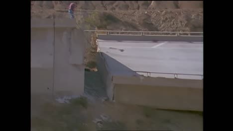 Footage-Of-The-1994-Northridge-Earthquake-Freeway-Collapses-9