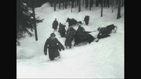 Austrians-Use-Sleds-To-Bring-Canons-To-The-Top-Of-The-Alps-And-Test-Canon-Balls-In-1935