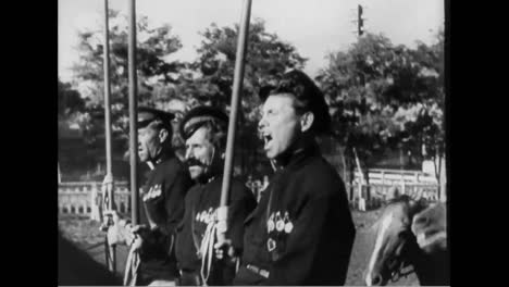 Los-Soviéticos-Muestran-Sus-Habilidades-En-La-Equitación-En-1937.