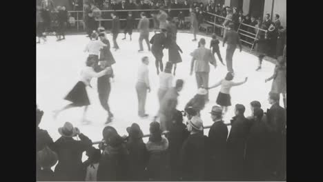 Los-Patinadores-Sobre-Hielo-Patinan-En-La-Nueva-Pista-De-La-Ciudad-De-Nueva-York-En-1937