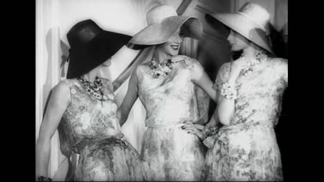 Un-Adelanto-De-La-Moda-De-Verano-De-1961-En-La-Casa-De-Dior-En-París