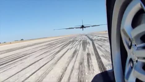 The-U2-Spy-Plane-Comes-In-For-A-Landing-On-A-Runway-2